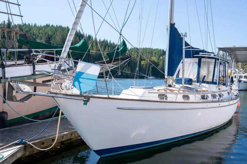 Slide: The Image of Pearson 422 Cutter - Exterior Main - 0