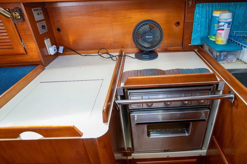 Slide: The Image of Pearson 422 Cutter - Galley - 4