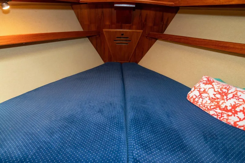 Slide: The Image of Pearson 422 Cutter - Forward Cabin - 7