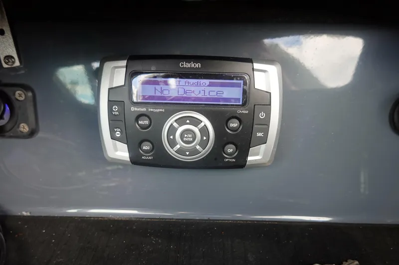 Slide: The Image of Clarion audio system in 2017 Centurion Ri217 boat displaying "No Device" message. - 26