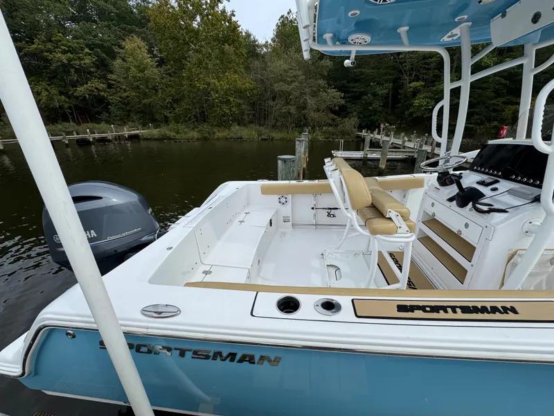 Slide: The Image of Sportsman Heritage 231 Center Console 2021 - 9