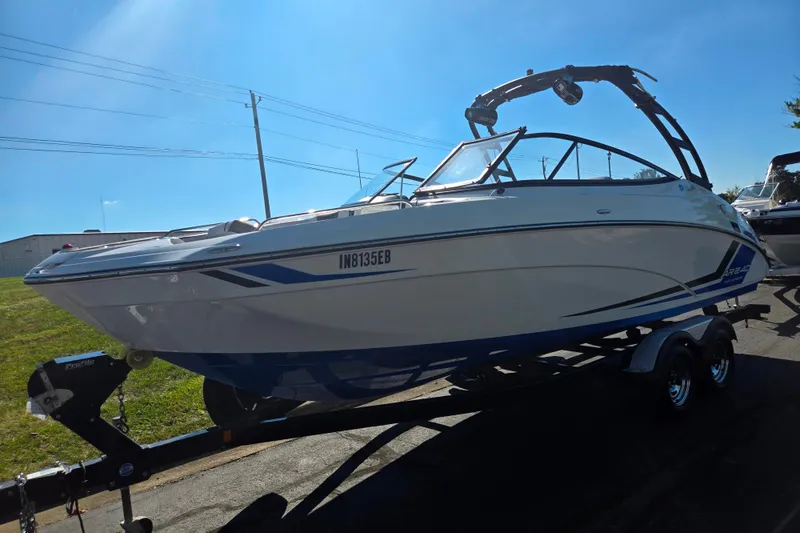 Slide: The Image of 2018 Yamaha Boats AR240 on trailer, sleek design under clear blue sky. - 5