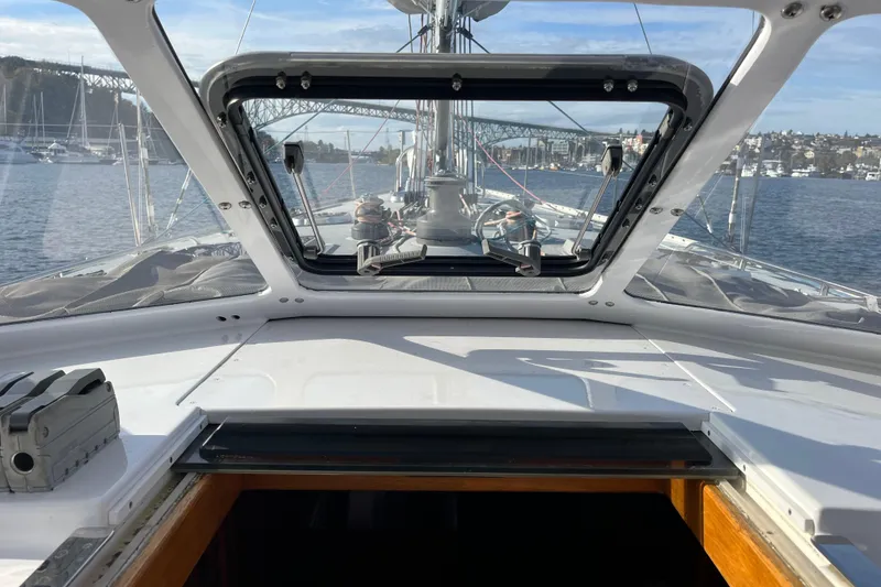 Slide: The Image of Cockpit view from 1995 Able Apogee 50 sailboat on a sunny day. - 55
