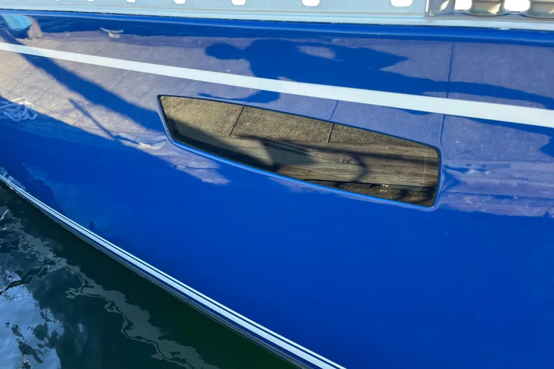 Slide: The Image of Blue hull of 1995 Able Apogee 50 yacht with a rectangular window. - 38