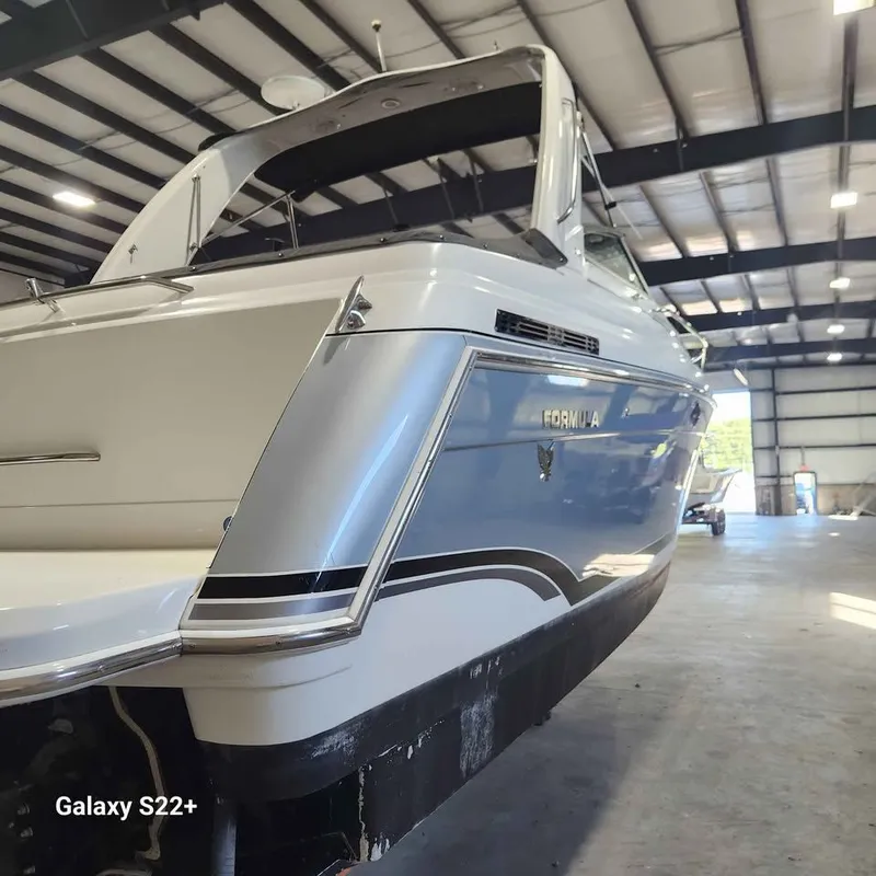 Slide: The Image of 2006 Formula 27 PC boat in a spacious indoor storage facility. - 2