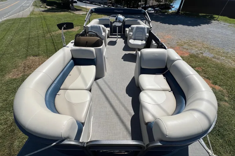 Slide: The Image of 2020 Manitou 23 Aurora LE Standard pontoon boat with spacious seating and modern design. - 5