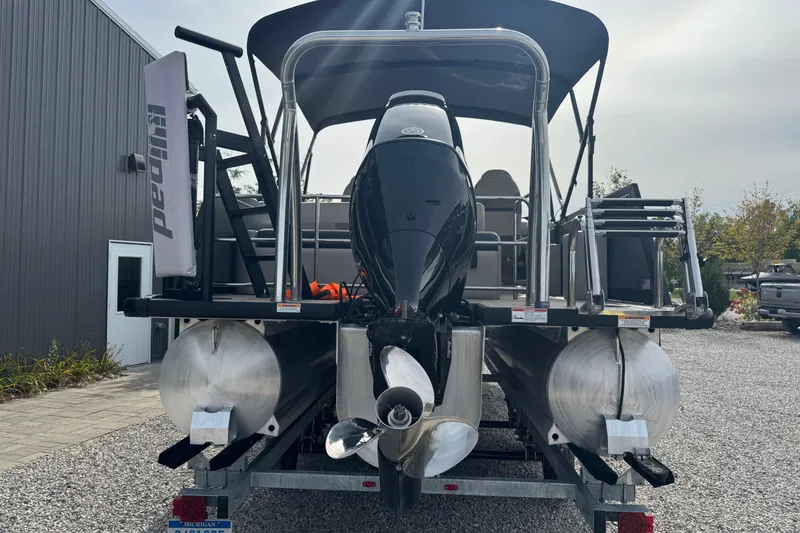 Slide: The Image of 2023 Viaggio DIAMANTE 23S pontoon boat with outboard motor on trailer. - 14