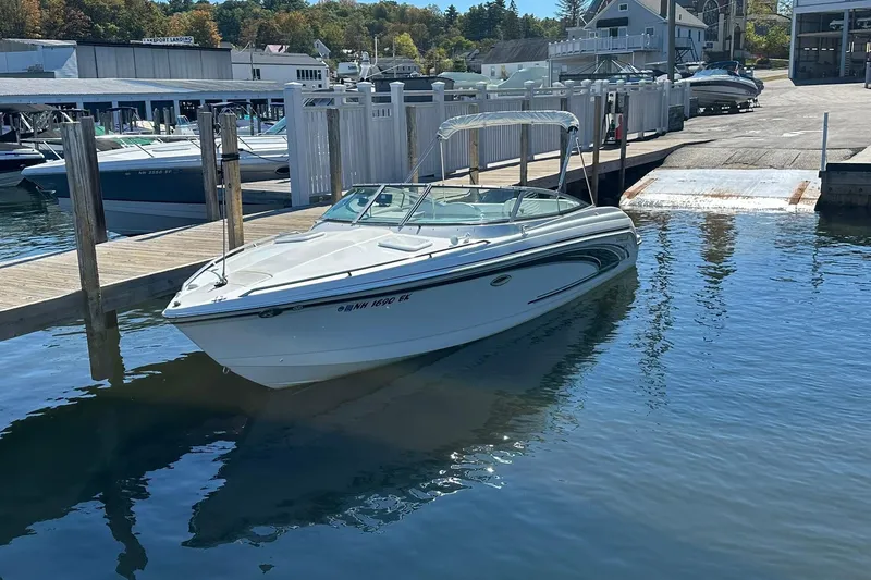 The Image of 2005 Formula 260 Sun Sport boat docked at a marina on a sunny day. - 0