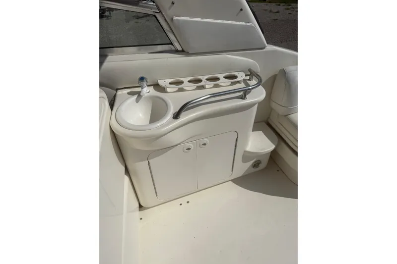 Slide: The Image of 2001 Sea Ray 280 Bow Rider boat sink and cup holder area. - 9