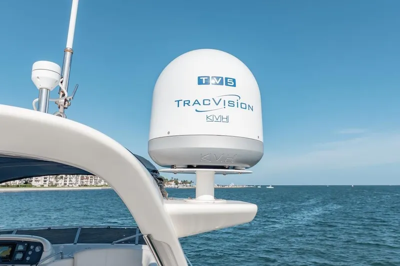 Slide: The Image of Satellite dome on 2007 Azimut 62 Evolution yacht against ocean backdrop. - 35