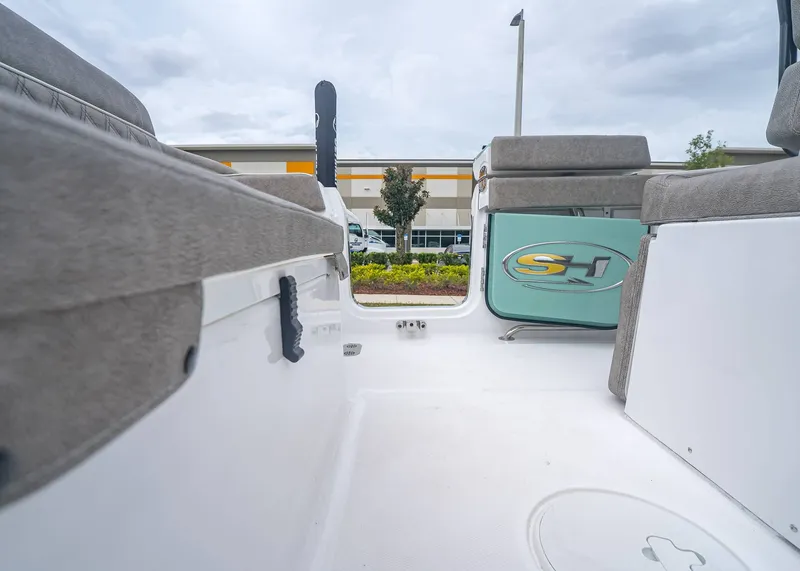 Slide: The Image of Sea Hunt Ultra 265 SE 2026 - 13