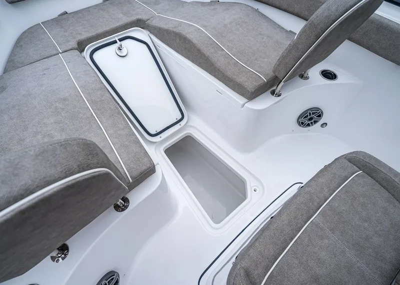 Slide: The Image of Sea Hunt Ultra 265 SE 2026 - 28