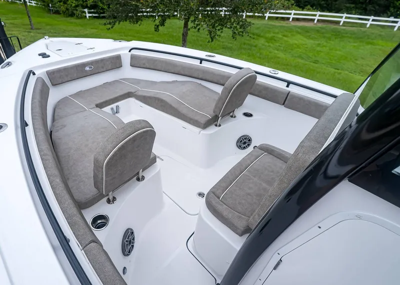 Slide: The Image of Sea Hunt Ultra 265 SE 2026 - 29