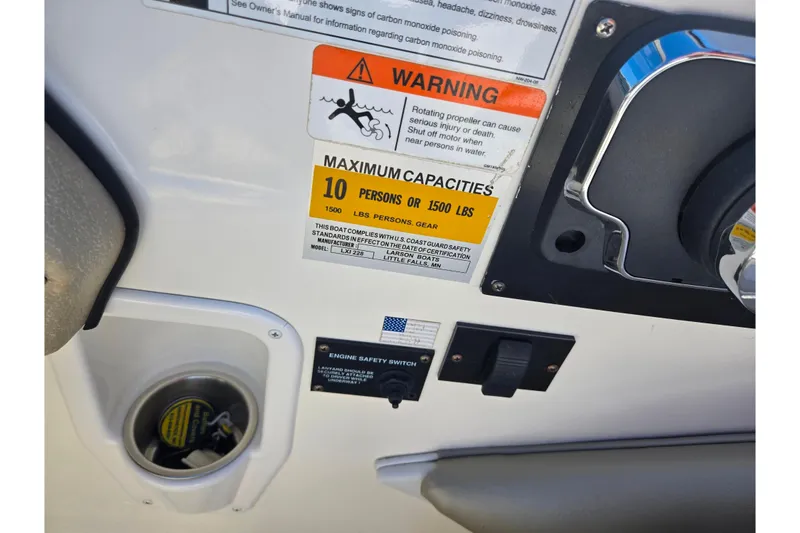 Slide: The Image of 2007 Larson LXi 228 boat capacity warning label, maximum 10 persons or 1500 lbs. - 14