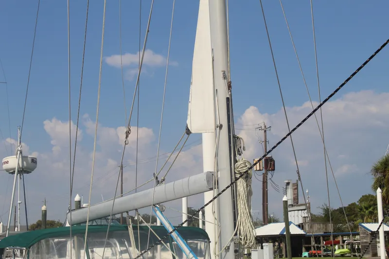 Slide: The Image of Sailboat mast and rigging of 2001 Beneteau 411 against a clear blue sky. - 3