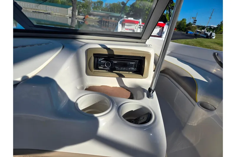 Slide: The Image of 2006 Tahoe Q4 Sport boat interior with stereo and cup holders. - 15
