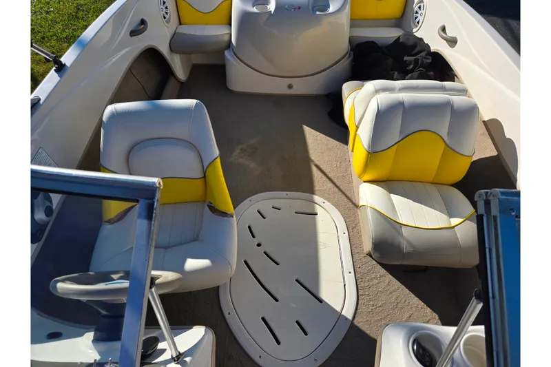 Slide: The Image of 2006 Tahoe Q4 Sport boat interior with yellow and white seating. - 19