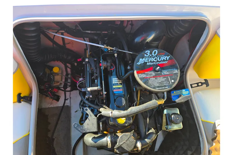 Slide: The Image of 2006 Tahoe Q4 Sport boat engine, featuring a 3.0L Mercury MerCruiser motor. - 22