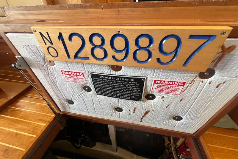 Slide: The Image of Engine compartment of 2005 Sabre Flybridge with registration number 1289897 and warning signs. - 38