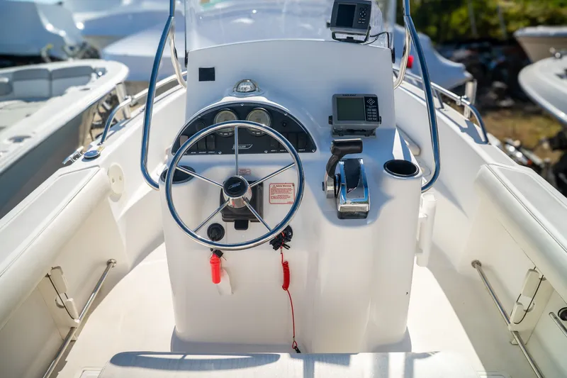 Slide: The Image of Boston Whaler 210 Outrage 2002 - 13