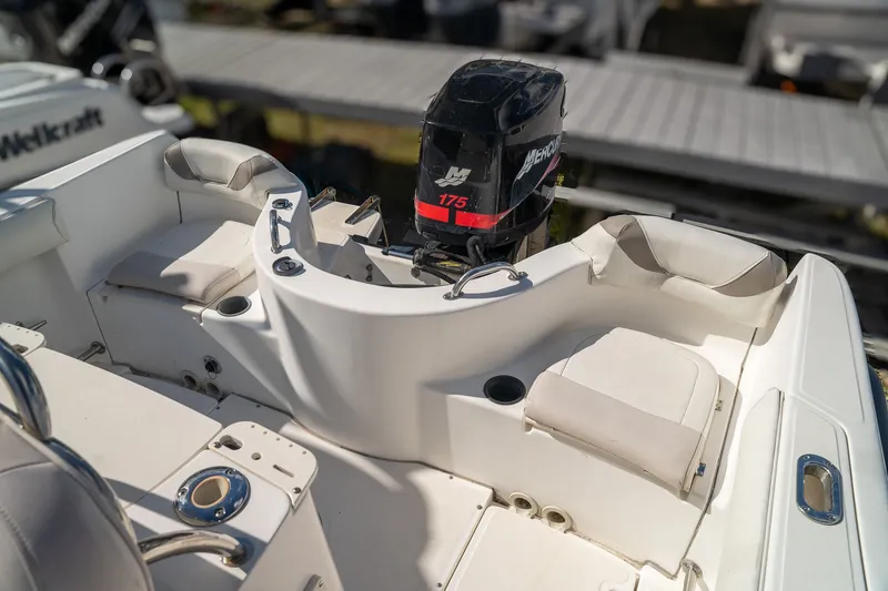 Slide: The Image of Boston Whaler 210 Outrage 2002 - 14