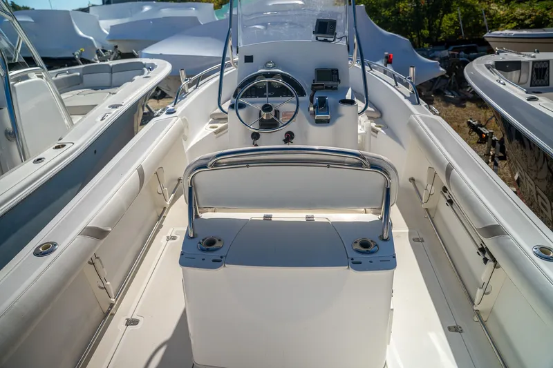 Slide: The Image of Boston Whaler 210 Outrage 2002 - 9