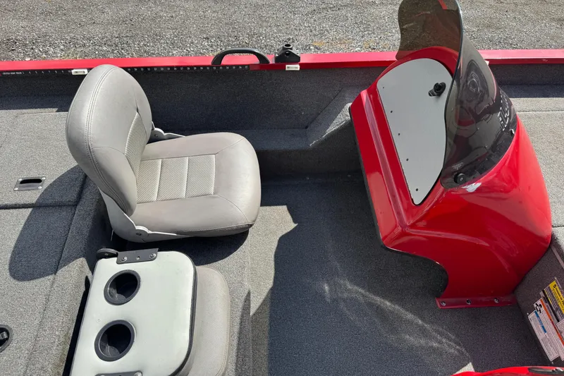 Slide: The Image of 2013 Alumacraft Pro 185 boat interior with gray seat and red console. - 12