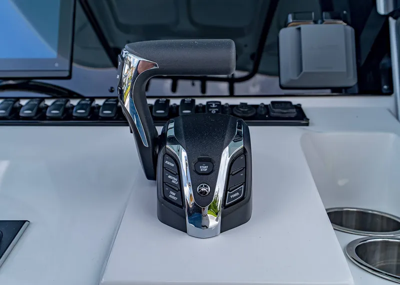 Slide: The Image of Throttle control panel on 2026 Sea Hunt Ultra 245 SE boat. - 16