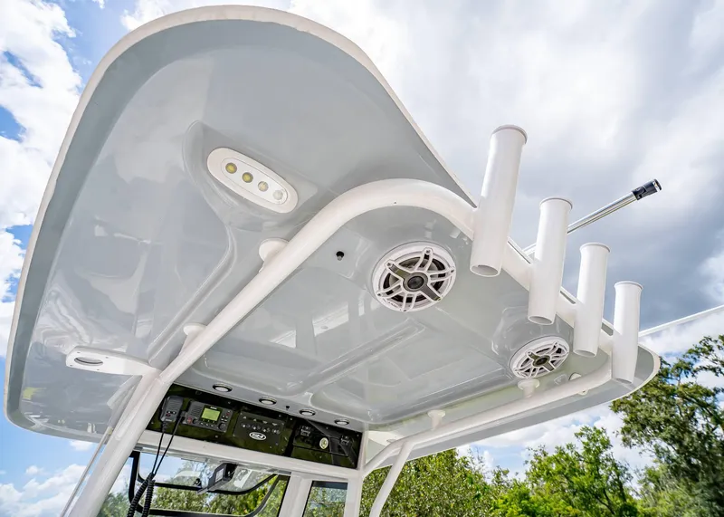 Slide: The Image of Sea Hunt Ultra 255 SE 2026 - 17