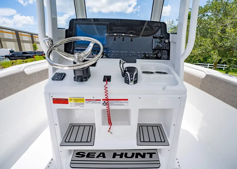 Slide: The Image of Sea Hunt Ultra 255 SE 2026 - 19