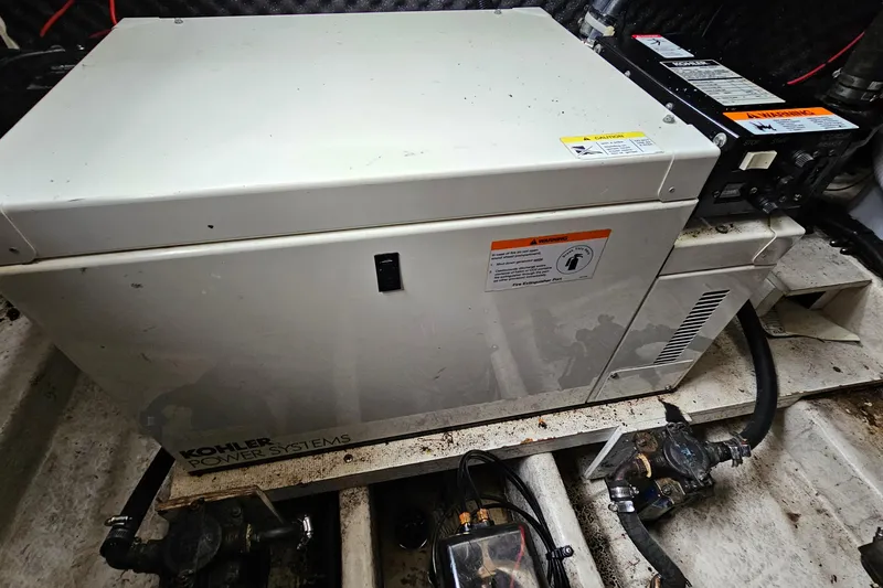 Slide: The Image of Kohler power system in 2004 Monterey 282 Cruiser engine compartment. - 22