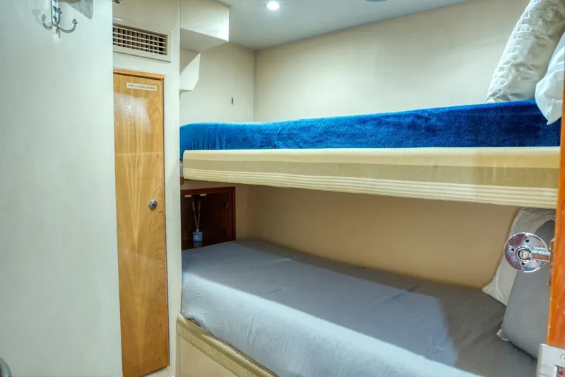 Slide: The Image of Hatteras 80 ENCLOSED BRIDGE 2007 - 60