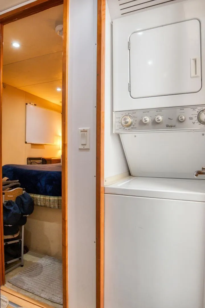 Slide: The Image of Hatteras 80 ENCLOSED BRIDGE 2007 - 62