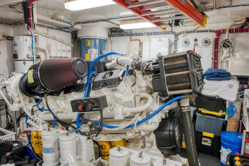 Slide: The Image of Hatteras 80 ENCLOSED BRIDGE 2007 - 65