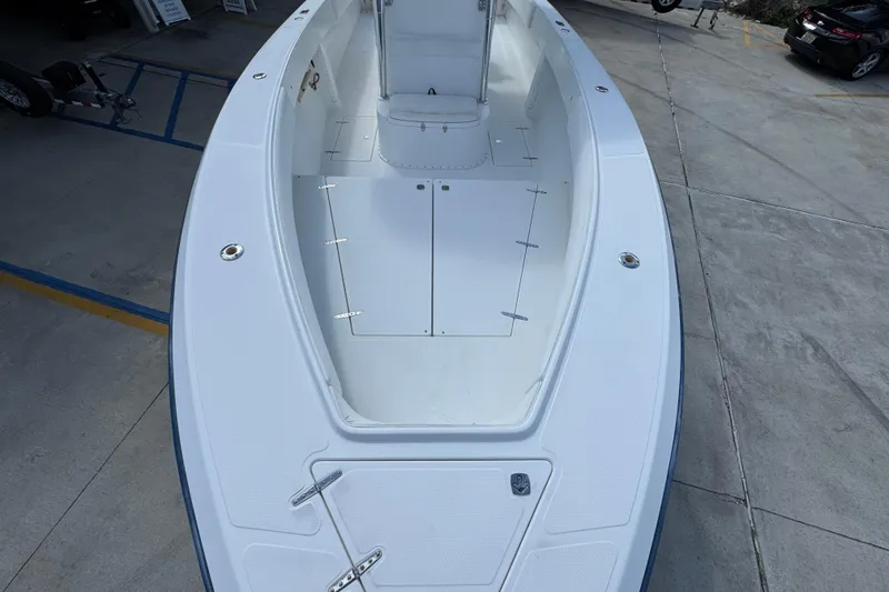 Slide: The Image of 2007 Venture 34 Open boat deck, spacious and clean, viewed from above. - 21
