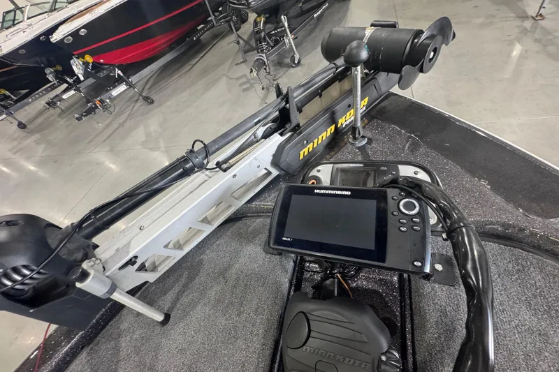 Slide: The Image of 2011 Skeeter ZX225 boat with Minn Kota trolling motor and Humminbird fish finder. - 11