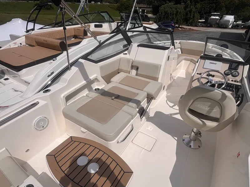 Slide: The Image of Boston Whaler 210 VANTAGE 2026 - 21