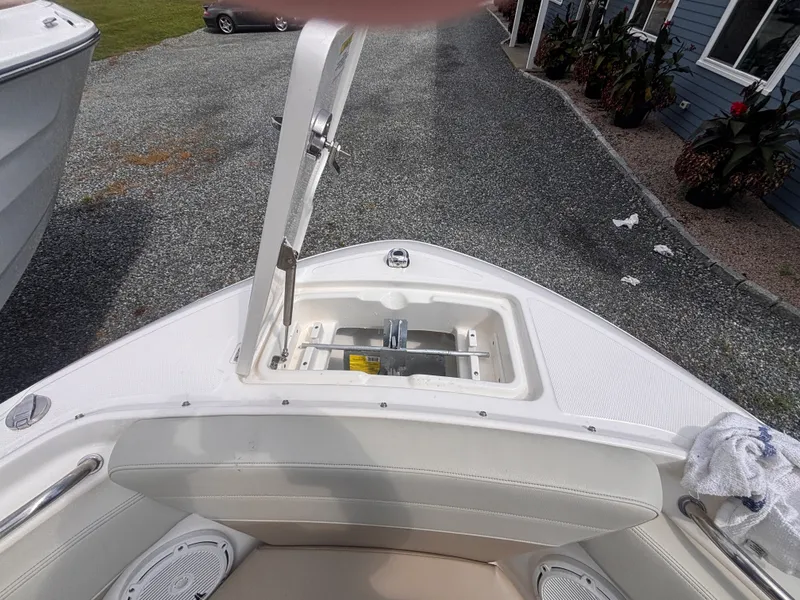 Slide: The Image of Boston Whaler 210 VANTAGE 2026 - 12