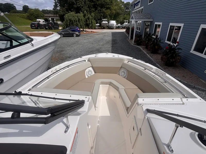 Slide: The Image of Boston Whaler 210 VANTAGE 2026 - 10