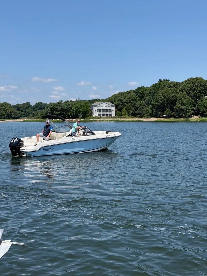Slide: The Image of Boston Whaler 210 VANTAGE 2026 - 8