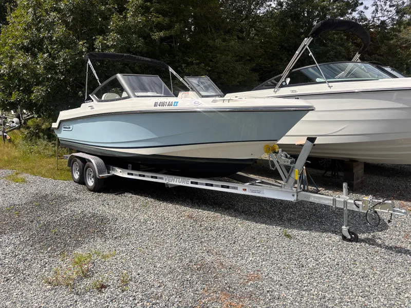 Slide: The Image of Boston Whaler 210 VANTAGE 2026 - 1