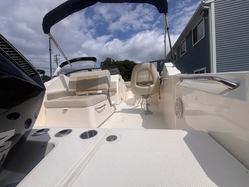Slide: The Image of Boston Whaler 210 VANTAGE 2026 - 27