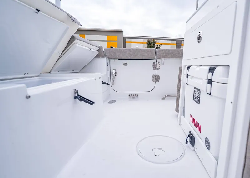 Slide: The Image of Sea Hunt Ultra 265 SE 2026 - 11