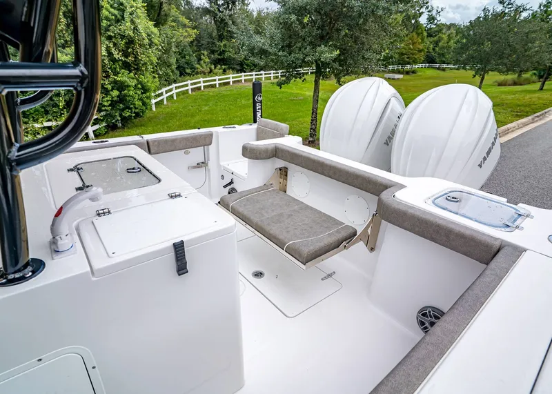 Slide: The Image of Sea Hunt Gamefish 28 Coffin Box 2026 - 8