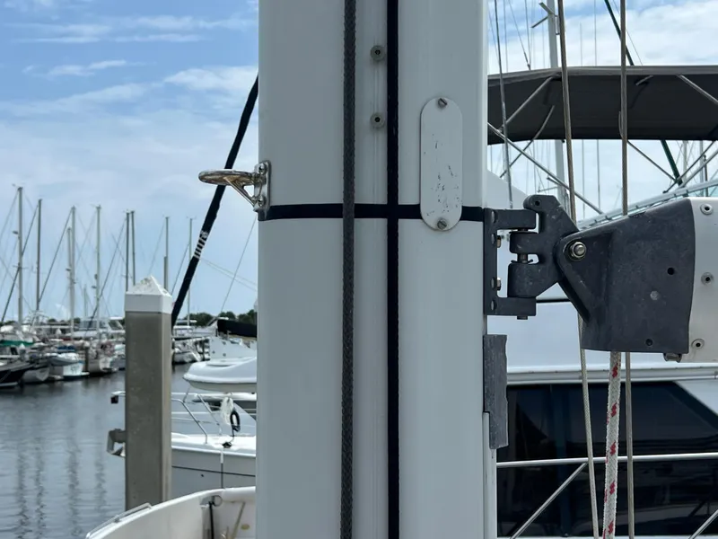 Slide: The Image of Beneteau Oceanis 46 sailboat mast detail in marina, 2007 model. - 21