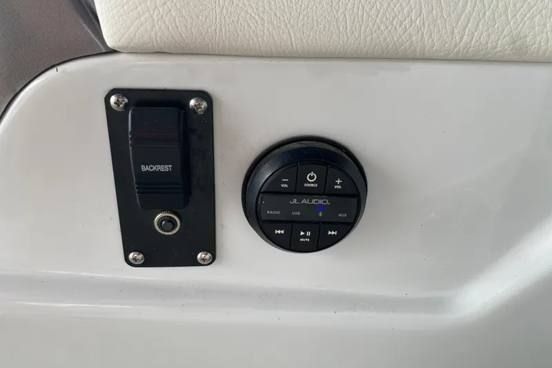 Slide: The Image of Control panel of a 2018 Manitou 25 X-Plode SRW SHP with JL Audio system. - 19