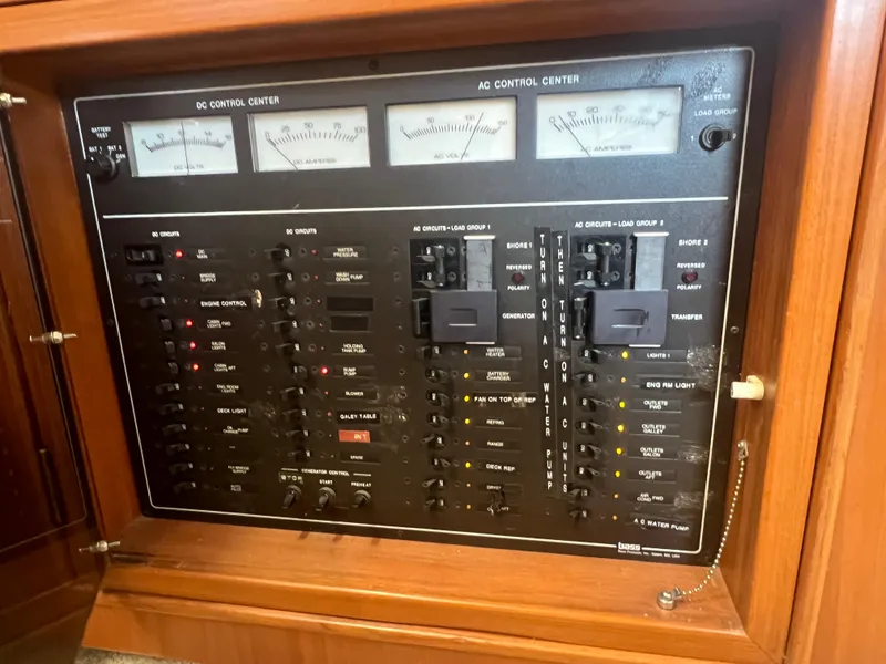 Slide: The Image of Pace 42 Motor Yacht 1990 - 59