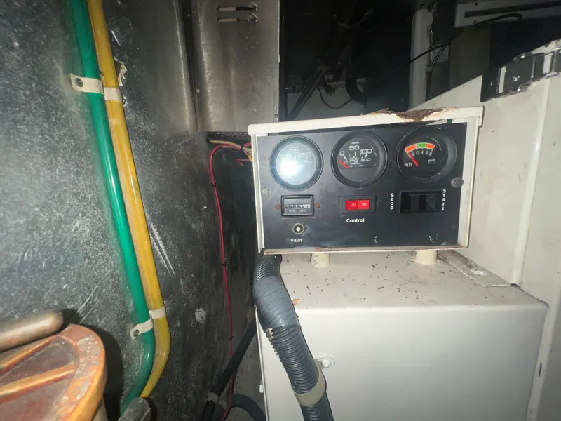 Slide: The Image of Pace 42 Motor Yacht 1990 - 60