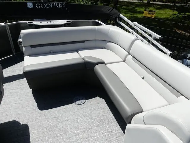 Slide: The Image of Godfrey SW 2286 FS 2021 - 11