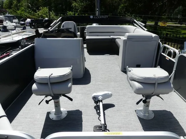 Slide: The Image of Godfrey SW 2286 FS 2021 - 7